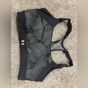 Under Armour - Sports Bra - Large